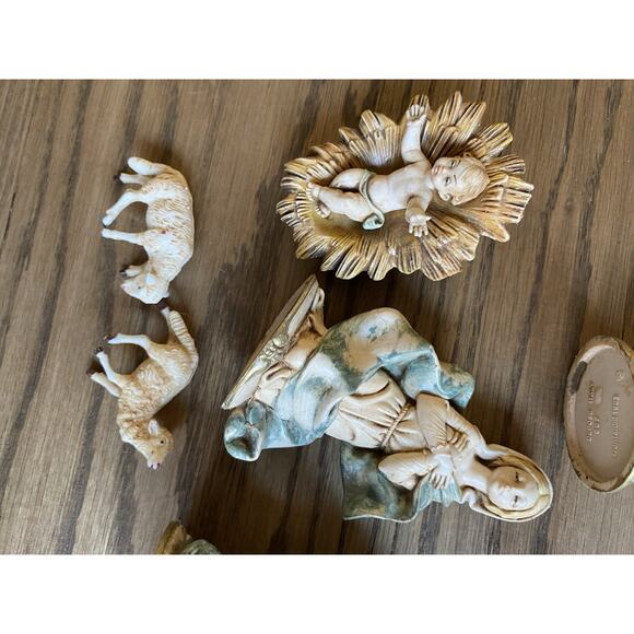 Vintage Italian Nativity Set 11 Piece Hand Painted Resin Figures Italy - Picture 2 of 8